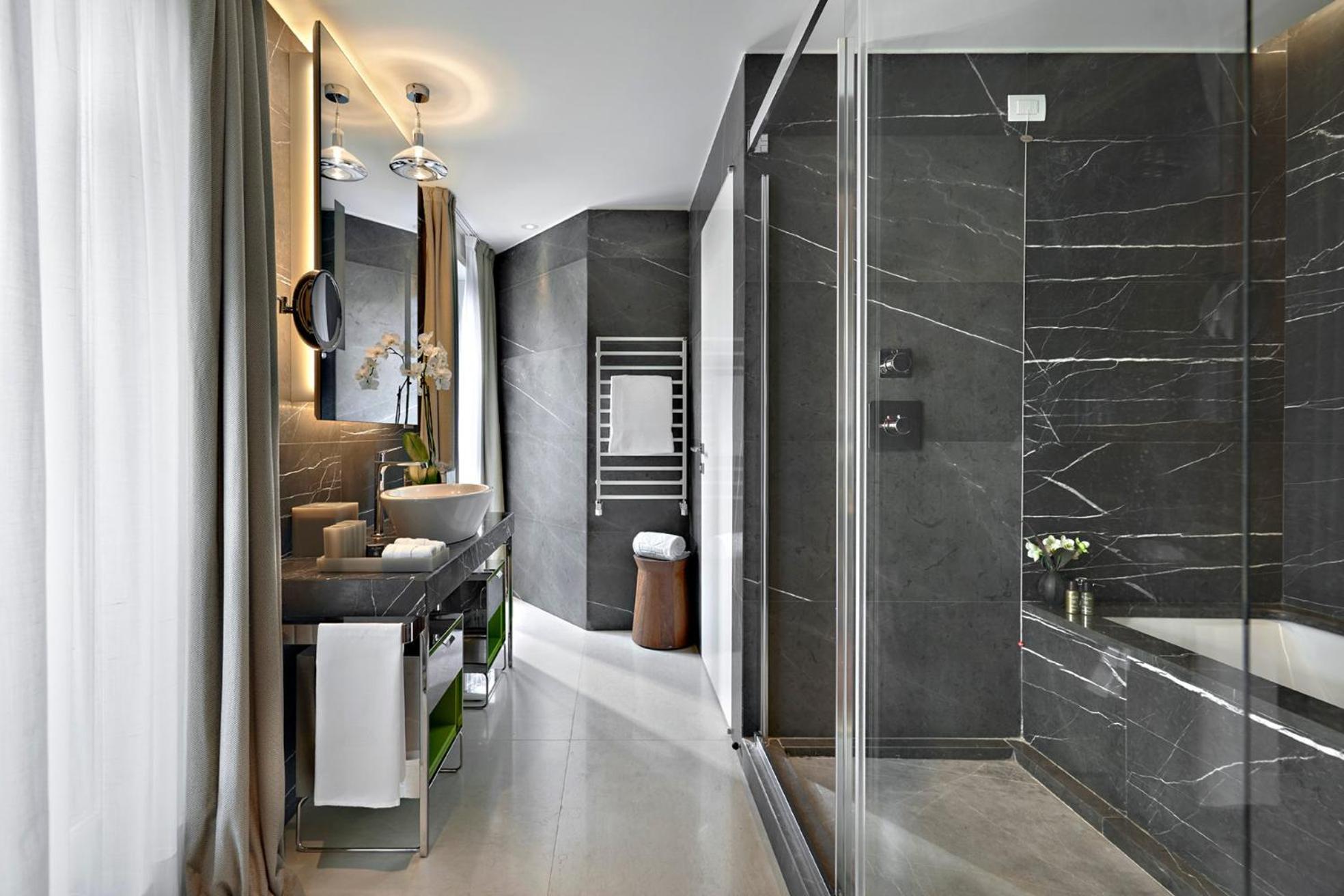 Mandarin Oriental, Hotel